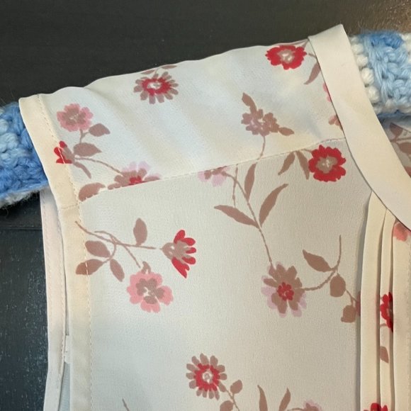 LC Lauren Conrad Ivory and Pink Floral Blouse - Picture 6 of 11